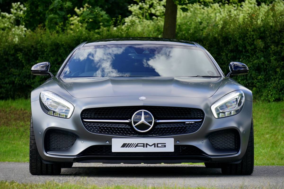 The Connection Between Cars and the Economy - The Benefits and Risks of Buying a Car